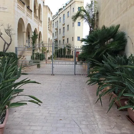 Tal-latini Apartment Ghajnsielem